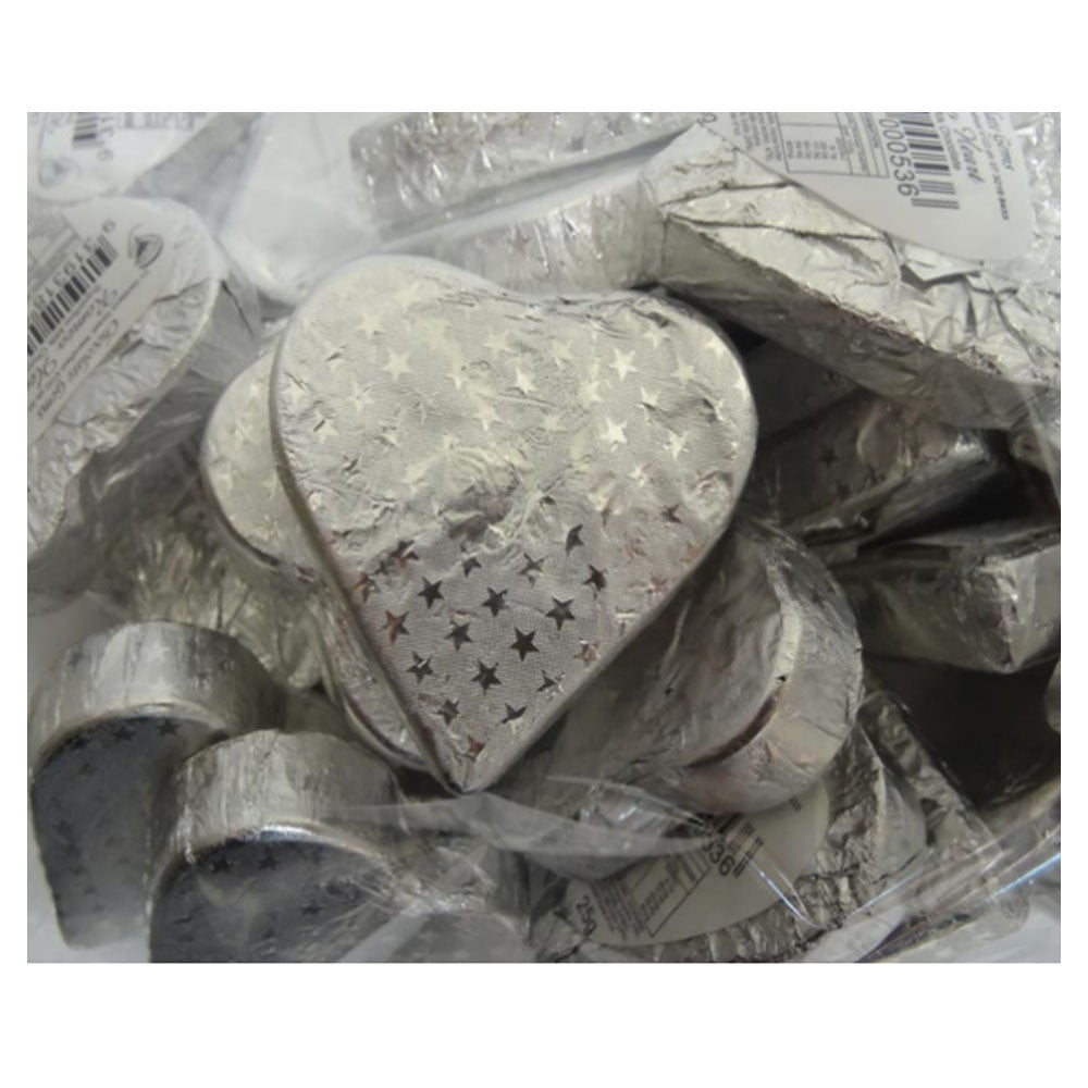 Gemas de chocolate Romeo corações com folha de prata em relevo